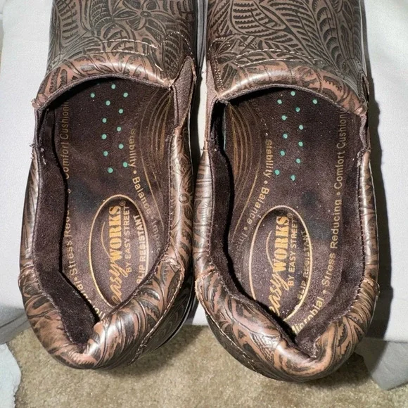 Easy Street  Women's Easy Works By Lyndee Slip Resistant Clogs Size 6 - Picture 7 of 9